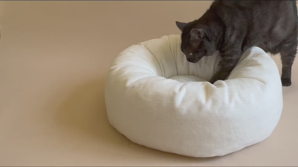 Donut cat bed